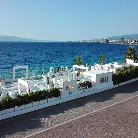 Luna Di Sale - Romantic Sea & Πανσιόν Ρέτζιο ντι Καλάμπρια