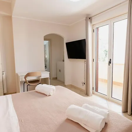 Luna Di Sale - Romantic Sea & Гостевой дом 4*